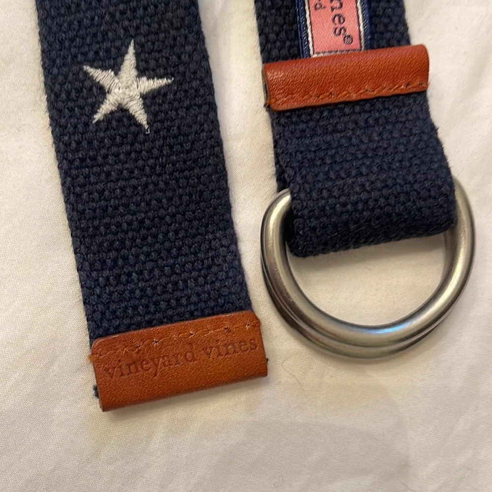 Vineyard Vines woven belt with D ring buckle